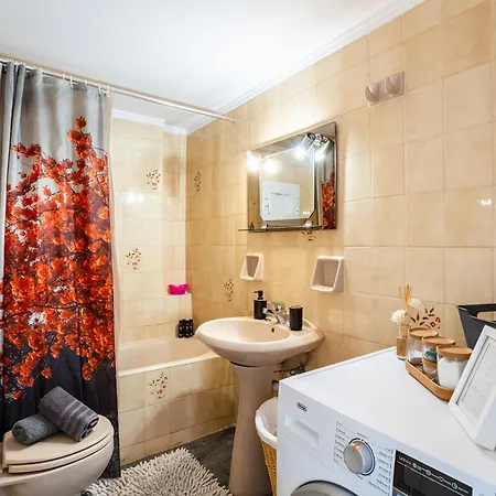 Vicky's Cozy Nest, Your By The Sea Apartamento *