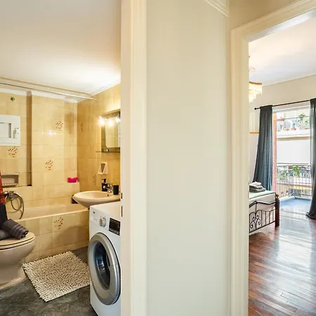 Vicky's Cozy Nest, Your By The Sea Apartamento *