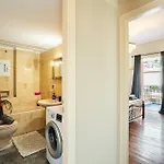 Vicky's Cozy Nest, Your By The Sea 公寓 *