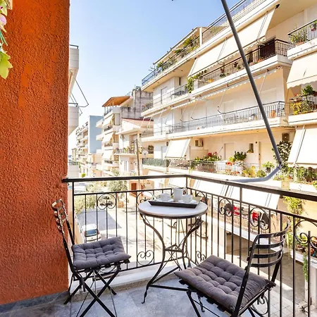 Lägenhet Vicky's Cozy Nest, Your By The Sea Kalamata