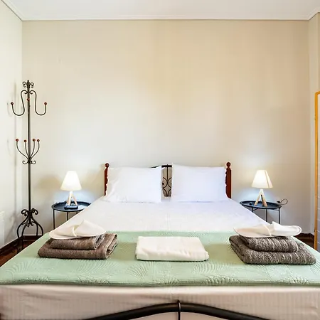 Vicky's Cozy Nest, Your By The Sea Apartment